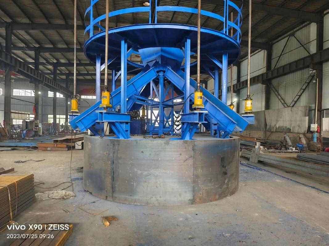 本公司生产各种非标液压机械设备,桥梁异形钢模板二衬液压台车